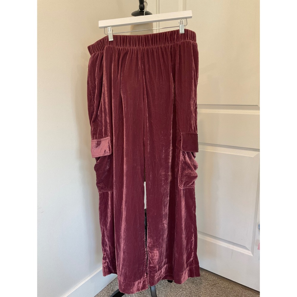 NWT Maroon Velvet Cargo Pants Wide Leg XL Burgundy Universal Thread Cozy